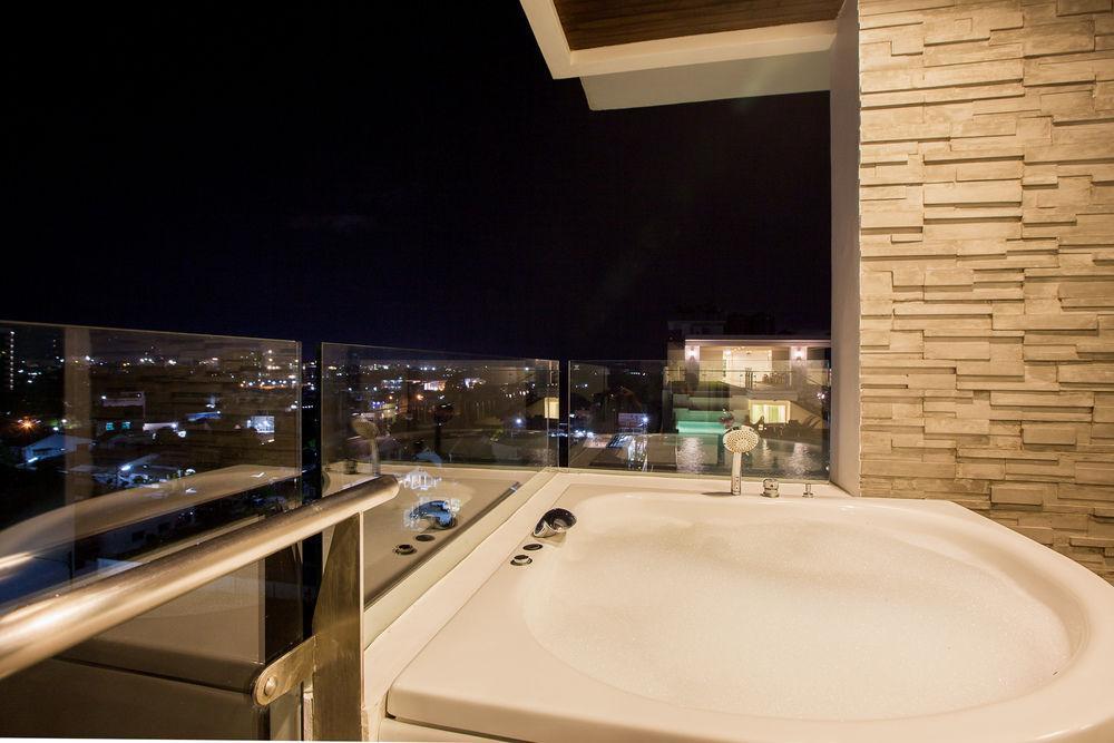 The Wide Condotel - Phuket Exterior foto